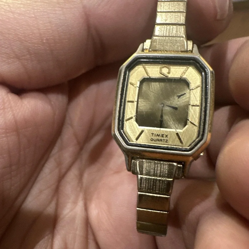 Working Vintage Q Timex Womens Watch Digital Gold Tone New Battery 19mm Fit 6.5